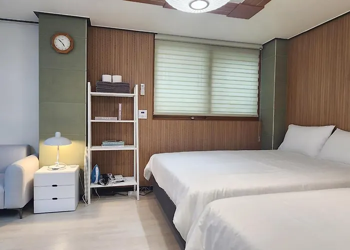 아파트 홍대 연드랄공원, Z3, 홍익대입구역 5번 출구 도보 7분, 엘리베이터 이용 가능 서울특별시