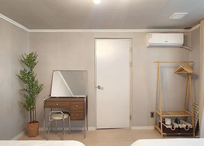홍대 연드랄공원, Z3, 홍익대입구역 5번 출구 도보 7분, 엘리베이터 이용 가능